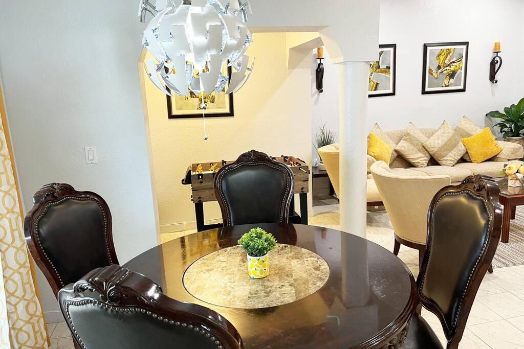 Amazing & Cozy Duplex Near Zoo Miami ! Villa Bagian luar foto